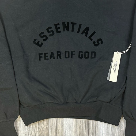 Fear of God Essential Jet Black Hoodie Mens Size Large NWT - Picture 2 of 13